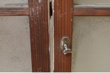 アンティーク建具　ペイント仕上げ限定　レトロな空間作りにおすすめなマス目(升目)格子のペイントガラス窓4枚セット(引き戸、ガラス戸)(R-071232)