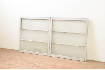 アンティーク建具　ペイント仕上げ限定　インテリアに取り入れやすいシンプルなデザインのペイントガラス窓2枚セット(引き戸、ガラス戸)(R-071233)