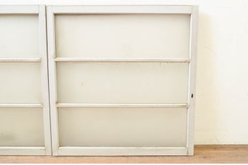 アンティーク建具　ペイント仕上げ限定　インテリアに取り入れやすいシンプルなデザインのペイントガラス窓2枚セット(引き戸、ガラス戸)(R-071233)