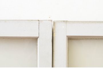 アンティーク建具　ペイント仕上げ限定　インテリアに取り入れやすいシンプルなデザインのペイントガラス窓2枚セット(引き戸、ガラス戸)(R-071233)