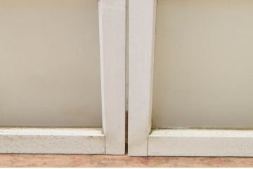 アンティーク建具　ペイント仕上げ限定　インテリアに取り入れやすいシンプルなデザインのペイントガラス窓2枚セット(引き戸、ガラス戸)(R-071233)