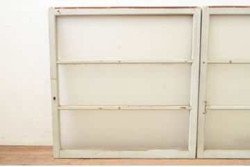 アンティーク建具　ペイント仕上げ限定　インテリアに取り入れやすいシンプルなデザインのペイントガラス窓2枚セット(引き戸、ガラス戸)(R-071233)