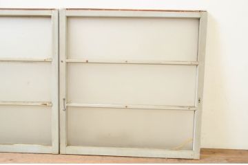 アンティーク建具　ペイント仕上げ限定　インテリアに取り入れやすいシンプルなデザインのペイントガラス窓2枚セット(引き戸、ガラス戸)(R-071233)
