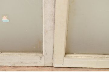 アンティーク建具　ペイント仕上げ限定　インテリアに取り入れやすいシンプルなデザインのペイントガラス窓2枚セット(引き戸、ガラス戸)(R-071234)