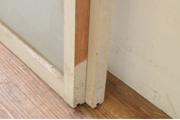 アンティーク建具　ペイント仕上げ限定　インテリアに取り入れやすいシンプルなデザインのペイントガラス窓2枚セット(引き戸、ガラス戸)(R-071234)