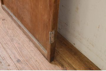 アンティーク建具　杉材　どこか懐かしい雰囲気を感じるガラス入り一枚板の扉1枚(木製扉、ドア)(R-071238)