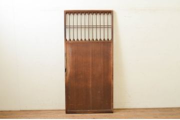 アンティーク建具　杉材　昭和レトロな雰囲気漂う飾り付き引き戸1枚(板戸、ガラス戸、格子戸)(R-071239)