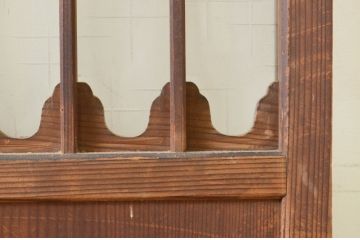 アンティーク建具　杉材　昭和レトロな雰囲気漂う飾り付き引き戸1枚(板戸、ガラス戸、格子戸)(R-071239)