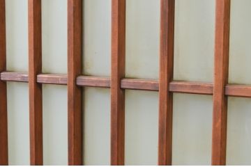 アンティーク建具　腰板栗材　風情のある佇まいが魅力的な格子入りガラス戸2枚セット(引き戸、格子戸、ガラス帯戸)(R-071241)