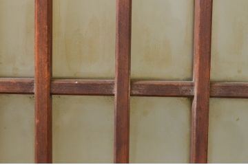 アンティーク建具　腰板栗材　風情のある佇まいが魅力的な格子入りガラス戸2枚セット(引き戸、格子戸、ガラス帯戸)(R-071241)