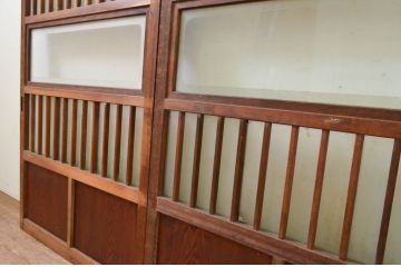アンティーク建具　腰板栗材　風情のある佇まいが魅力的な格子入りガラス戸2枚セット(引き戸、格子戸、ガラス帯戸)(R-071241)