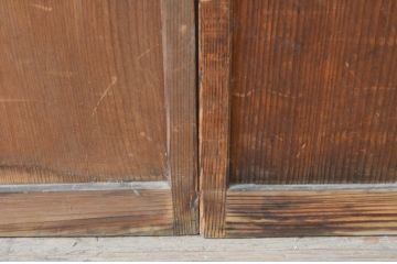 アンティーク建具　杉材　柾目の美しい格子飾り付き幅狭引き戸2枚セット(板戸、ガラス戸、格子戸)(R-071242)