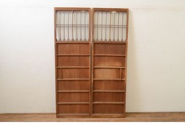 アンティーク建具　杉材　柾目の美しい格子飾り付き幅狭引き戸2枚セット(板戸、ガラス戸、格子戸)(R-071242)