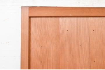 アンティーク建具　柾目が魅力のマス目格子板戸1枚(きつね格子、狐格子、ドア、格子扉、升目)(R-071243)