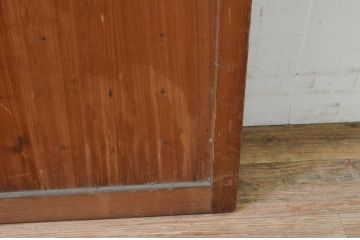 アンティーク建具　柾目が魅力のマス目格子板戸1枚(きつね格子、狐格子、ドア、格子扉、升目)(R-071243)