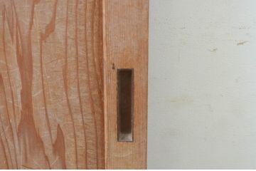 アンティーク建具　数寄屋で使われていた古い木味の竹飾り付き板戸2枚セット(引き戸、窓)(R-071258)