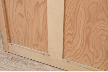 アンティーク建具　数寄屋で使われていた古い木味の竹飾り付き板戸2枚セット(引き戸、窓)(R-071258)