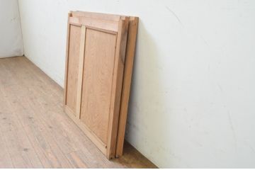 アンティーク建具　数寄屋で使われていた古い木味の竹飾り付き板戸2枚セット(引き戸、窓)(R-071258)