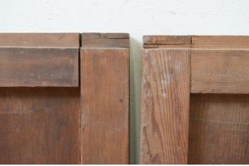 アンティーク建具　杉(スギ)材　どこか懐かしい雰囲気漂う板戸窓2枚セット(引き戸)(R-071261)