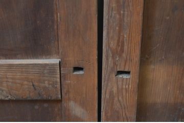 アンティーク建具　杉(スギ)材　どこか懐かしい雰囲気漂う板戸窓2枚セット(引き戸)(R-071261)