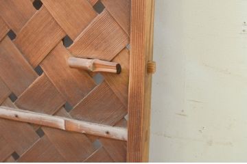 アンティーク建具　編み目が素敵な古い茶室の網代扉1枚(ドア、引き戸、くぐり戸、潜戸、潜り戸、編み戸)(R-071264)