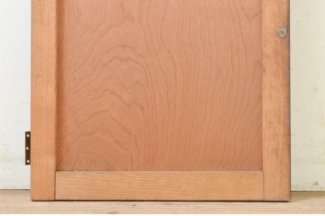 アンティーク建具　総欅(ケヤキ)材　古い木味が趣を醸し出す小扉(ドア)1枚(木製扉、くぐり戸、潜戸、潜り戸)(R-071271)