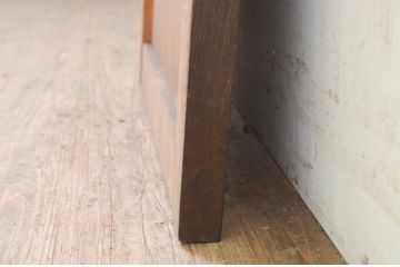 アンティーク建具　総欅(ケヤキ)材　古い木味が趣を醸し出す小扉(ドア)1枚(木製扉、くぐり戸、潜戸、潜り戸)(R-071271)