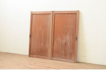 アンティーク建具　杉(スギ)材　1枚板　落ち着いた和の空間を演出する板戸窓2枚セット(引き戸)(R-071274)