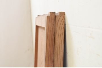アンティーク建具　杉(スギ)材　1枚板　落ち着いた和の空間を演出する板戸窓2枚セット(引き戸)(R-071274)