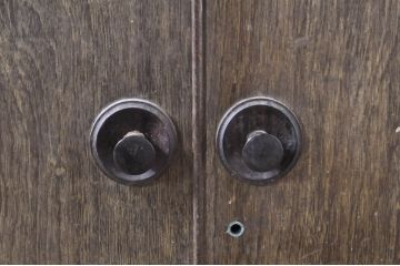 和製ビンテージ　モダンデザインが素敵な扉付きブックシェルフ(ブックケース、収納棚、戸棚、飾り棚、本棚、ディスプレイラック、ヴィンテージ)(R-071288)