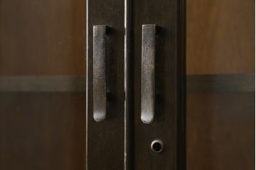 和製アンティーク　シンプルなデザインが使いやすいレトロな本箱(ブックケース、収納棚、戸棚、食器棚、カップボード、飾り棚、キャビネット)(R-071290)