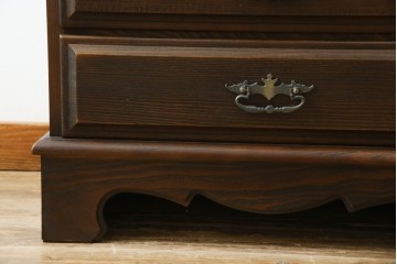 和製ビンテージ　カリモク家具(karimoku)　落ち着いた色味と木目が魅力的な縦型チェスト　(R-071298)