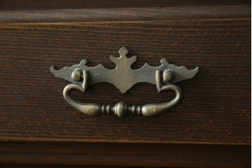 和製ビンテージ　カリモク家具(karimoku)　落ち着いた色味と木目が魅力的な縦型チェスト　(R-071298)