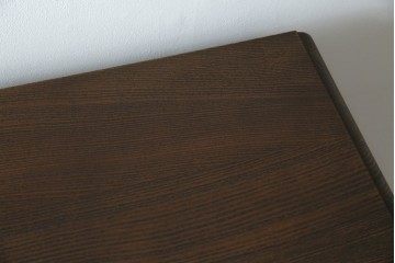 和製ビンテージ　カリモク家具(karimoku)　落ち着いた色味と木目が魅力的な縦型チェスト　(R-071298)