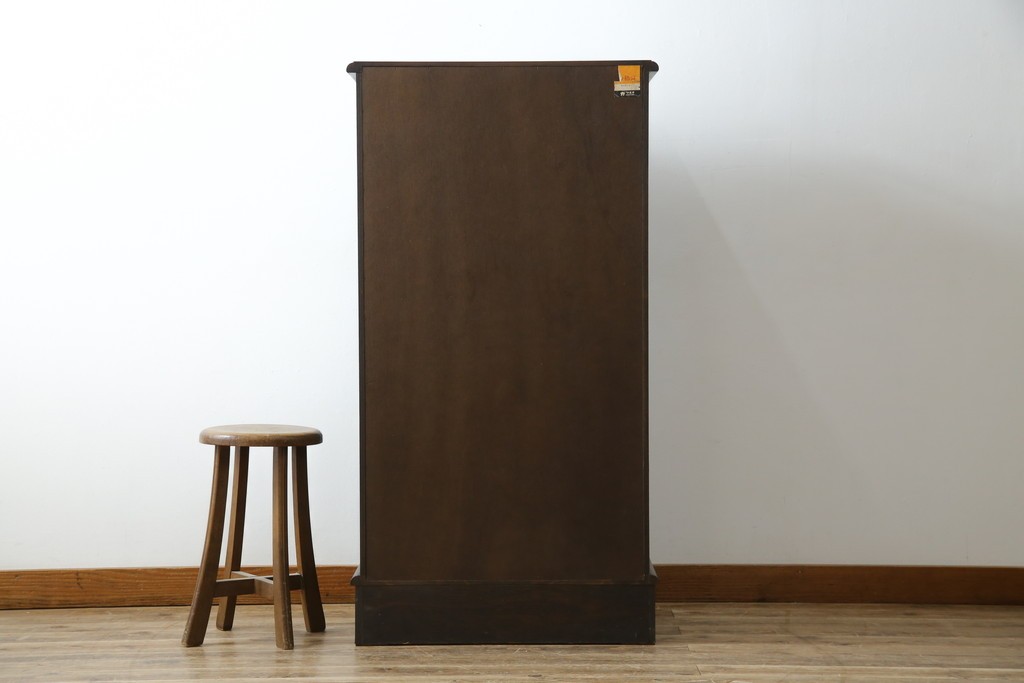 和製ビンテージ　カリモク家具(karimoku)　落ち着いた色味と木目が魅力的な縦型チェスト　(R-071298)