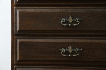 和製ビンテージ　カリモク家具(karimoku)　落ち着いた色味と木目が魅力的な縦型チェスト　(R-071298)