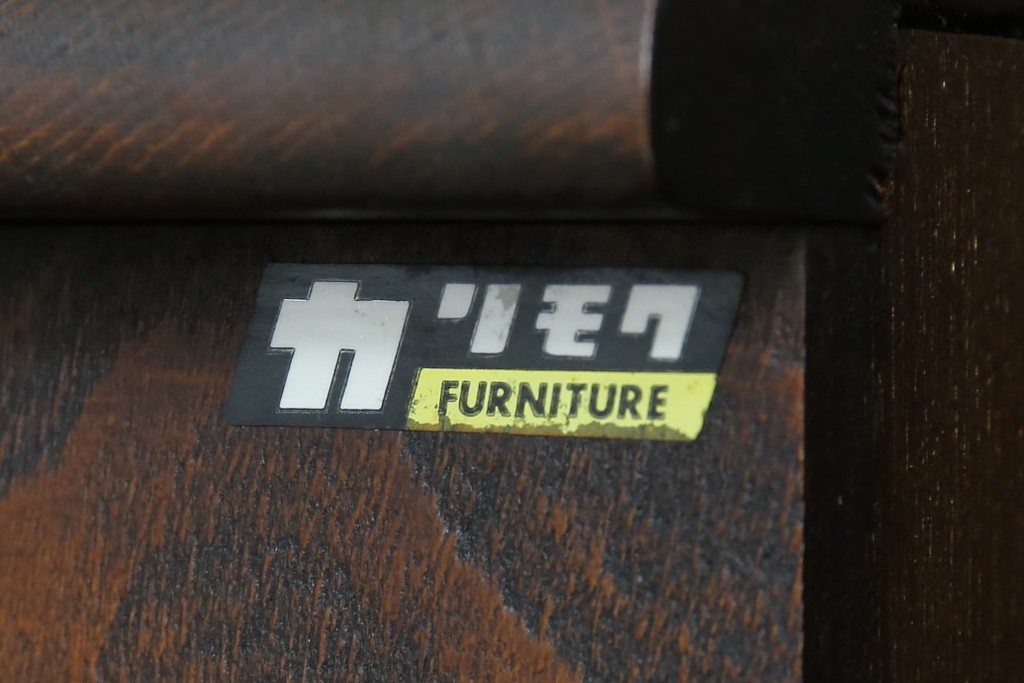 和製ビンテージ　カリモク家具(karimoku)　落ち着いた色味と木目が魅力的な縦型チェスト　(R-071298)