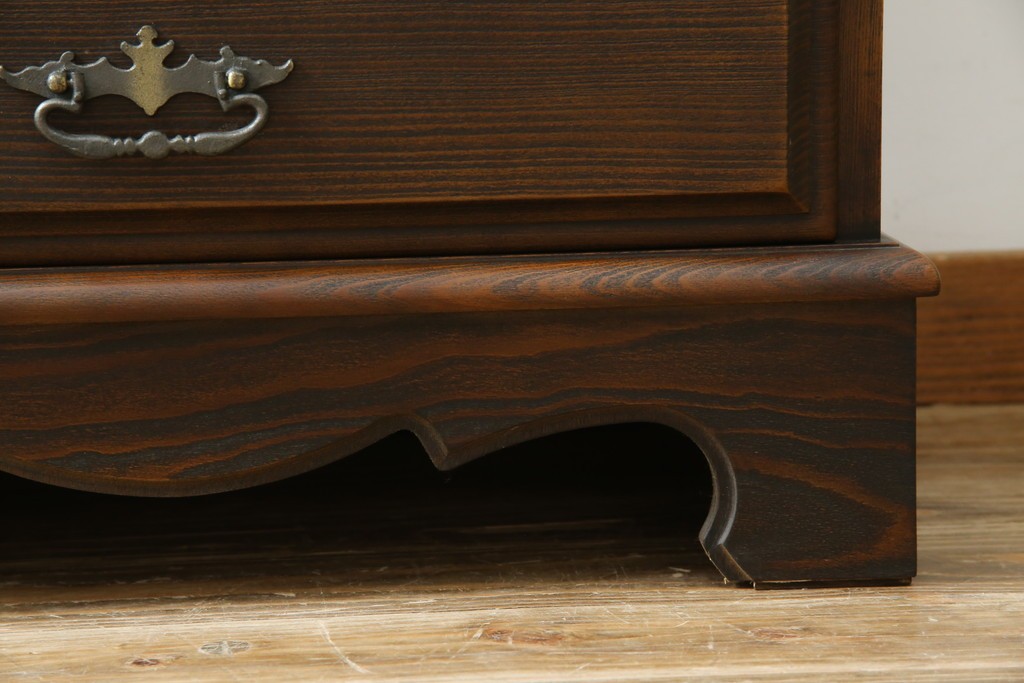 和製ビンテージ　カリモク家具(karimoku)　落ち着いた色味と木目が魅力的な縦型チェスト　(R-071298)