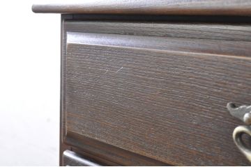 和製ビンテージ　カリモク家具(karimoku)　落ち着いた色味と木目が魅力的な縦型チェスト(サイドチェスト、引き出し)(R-071298)