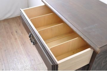 和製ビンテージ　カリモク家具(karimoku)　落ち着いた色味と木目が魅力的な縦型チェスト(サイドチェスト、引き出し)(R-071298)