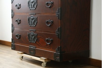 中古　岩谷堂箪笥　菊幸　力強い杢目と重厚感ある金具が魅力の和箪笥　(R-071305)