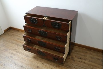 中古　岩谷堂箪笥　菊幸　力強い杢目と重厚感ある金具が魅力の和箪笥　(R-071305)