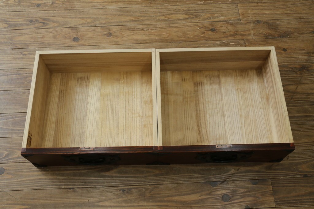 中古　岩谷堂箪笥　菊幸　力強い杢目と重厚感ある金具が魅力の和箪笥　(R-071305)