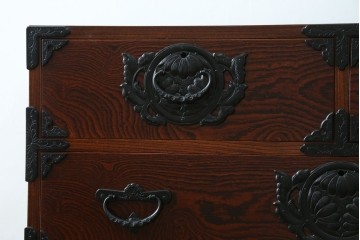 中古　岩谷堂箪笥　菊幸　力強い杢目と重厚感ある金具が魅力の和箪笥　(R-071305)