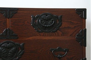 中古　岩谷堂箪笥　菊幸　力強い杢目と重厚感ある金具が魅力の和箪笥　(R-071305)