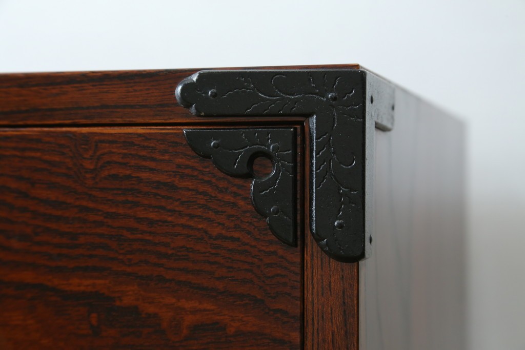 中古　岩谷堂箪笥　菊幸　力強い杢目と重厚感ある金具が魅力の和箪笥　(R-071305)