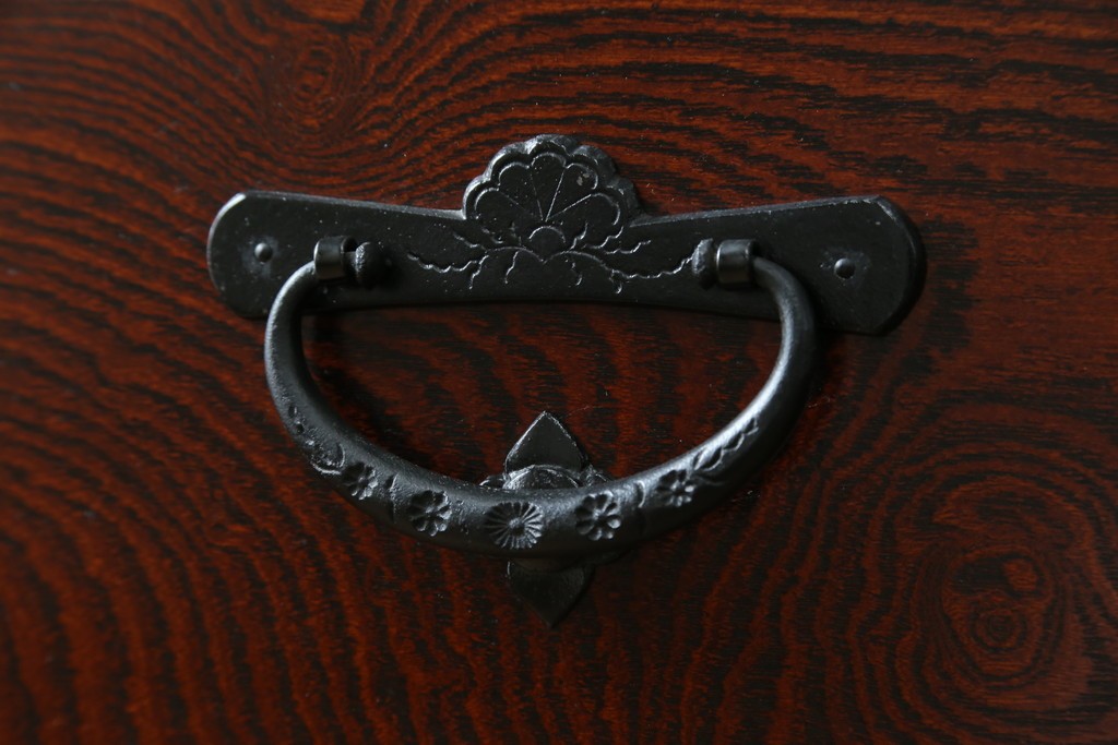 中古　岩谷堂箪笥　菊幸　力強い杢目と重厚感ある金具が魅力の和箪笥　(R-071305)