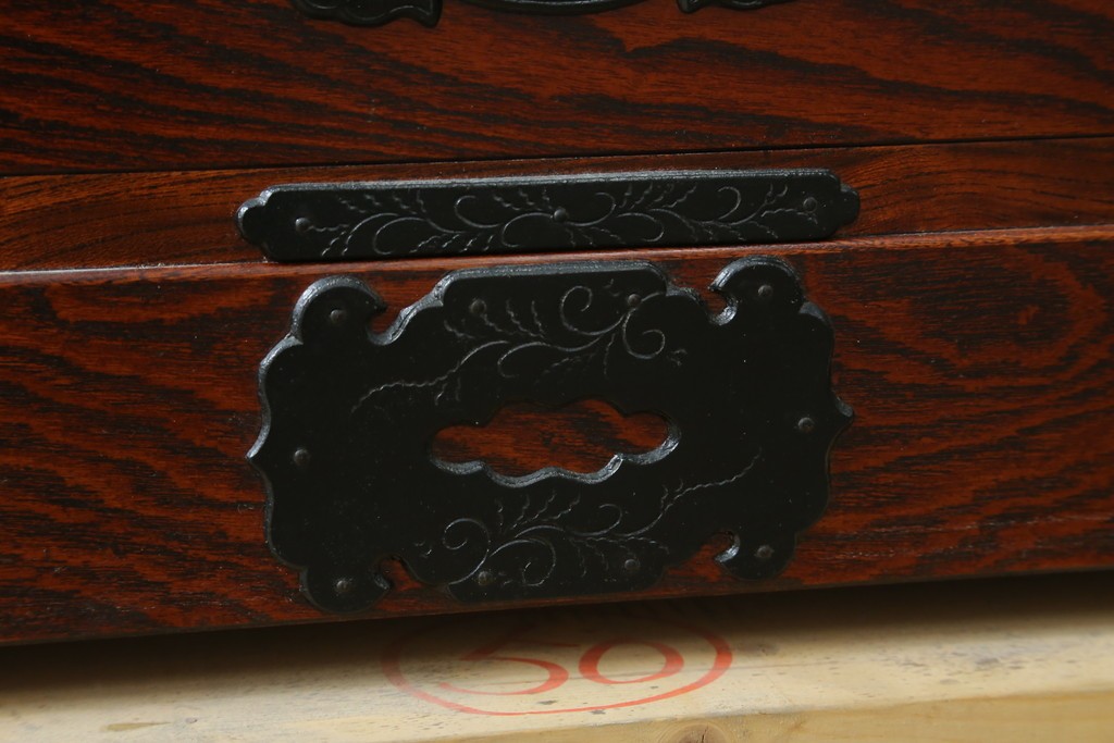 中古　岩谷堂箪笥　菊幸　力強い杢目と重厚感ある金具が魅力の和箪笥　(R-071305)