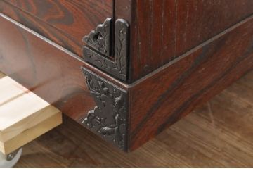 中古　岩谷堂箪笥　力強い木目と凝った金具が美しい収納箪笥(引き出し、チェスト、和たんす、衣装箪笥)(R-071306)