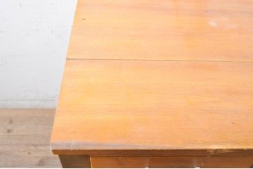 和製アンティーク　シンプルなデザインと明るい木の色味が魅力のレトロな片袖机(ワークデスク、在宅ワーク、在宅用、勉強机)(R-071307)